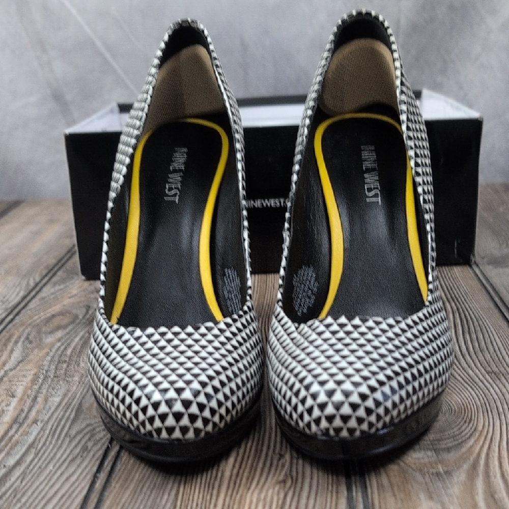 Nine West sz 8 Geometric Black and White Heels